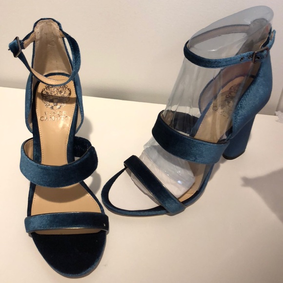NWT Vince Camuto Velvet block heals - Picture 2 of 6